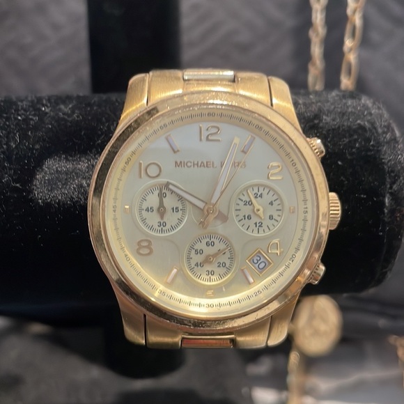 Michael Kors gold watch - Good condition